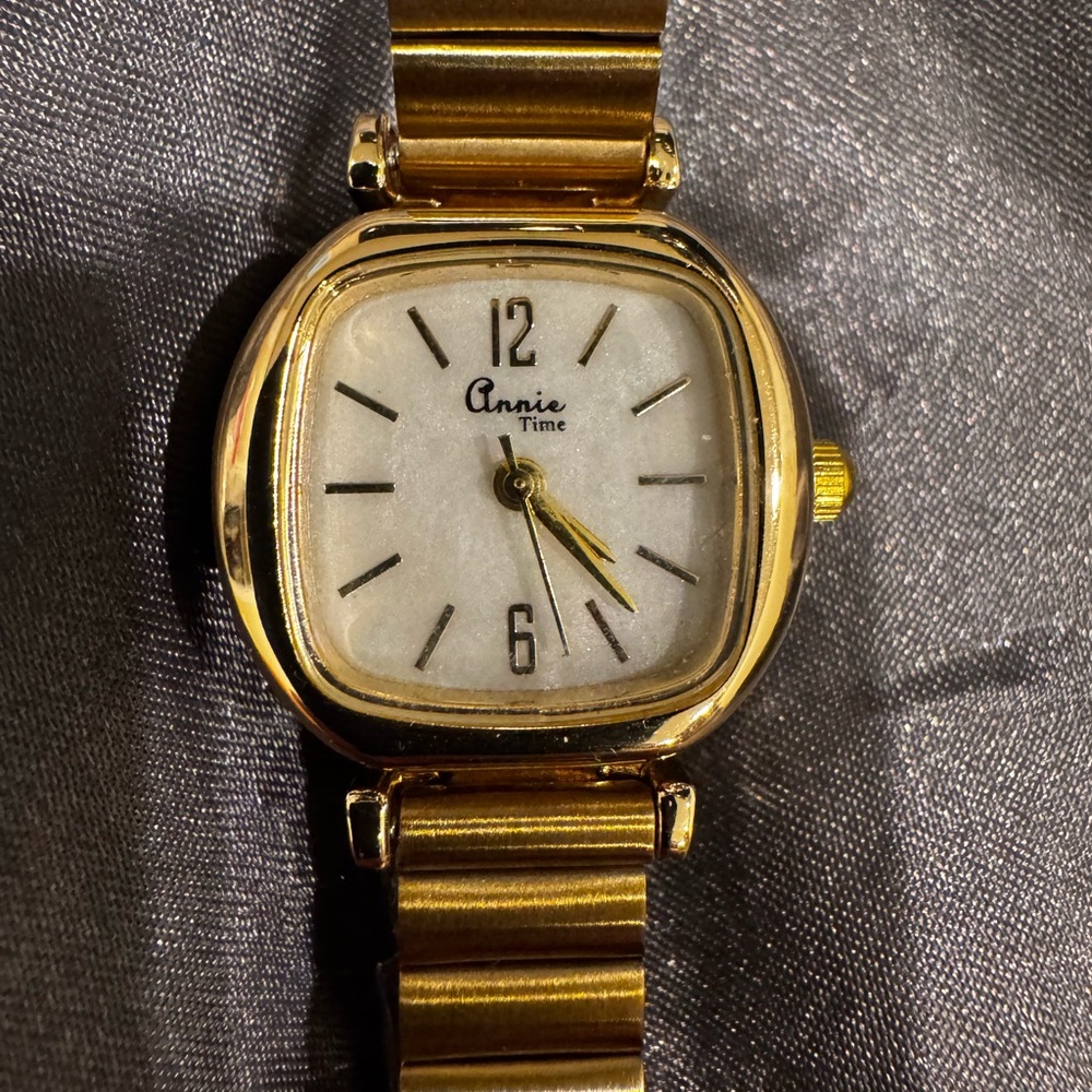 Gold Annie Time Watch